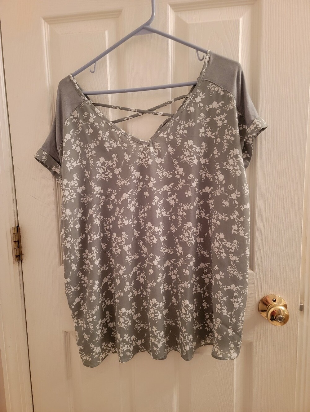 Women's Crisscross Back Floral Top